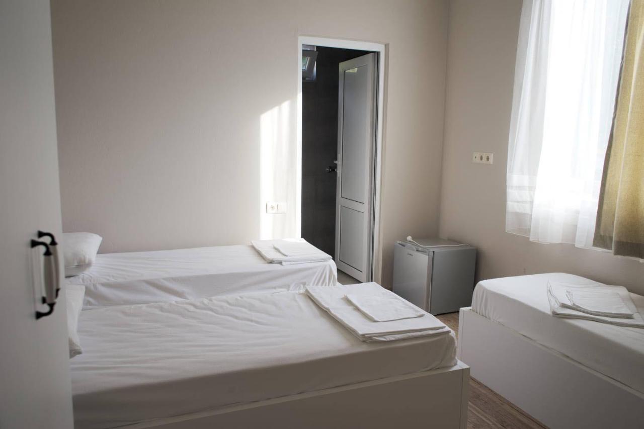Nira Hotel Гоніо Екстер'єр фото