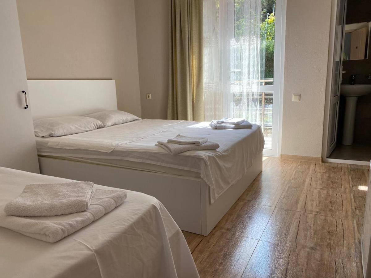 Nira Hotel Гоніо Екстер'єр фото