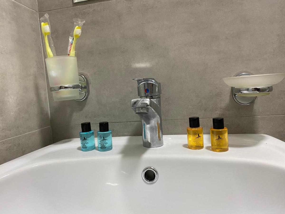 Nira Hotel Гоніо Екстер'єр фото