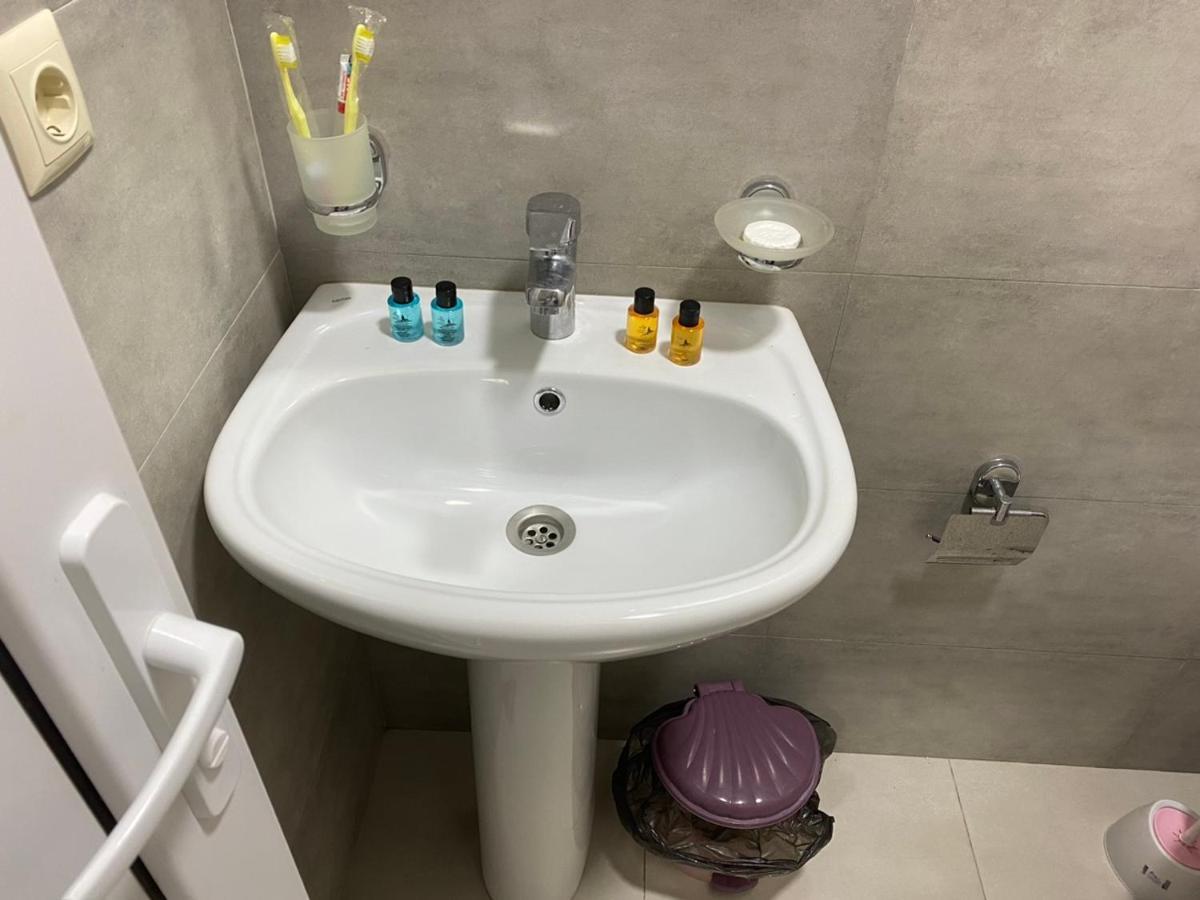 Nira Hotel Гоніо Екстер'єр фото